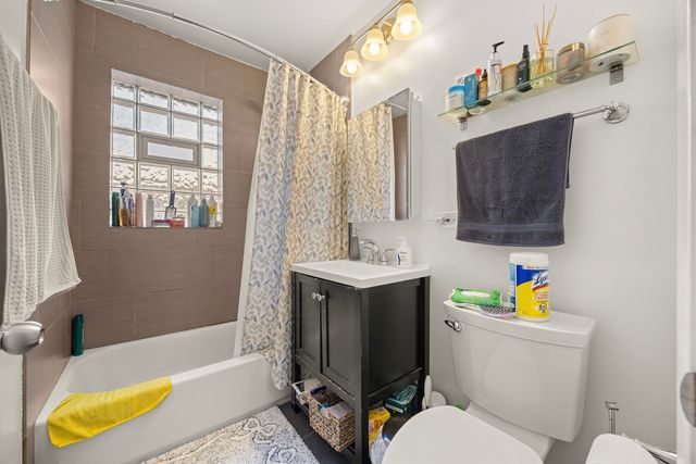 9030 Kenton Avenue, Skokie, IL 60076