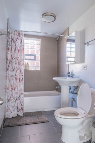 9030 Kenton Avenue, Skokie, IL 60076