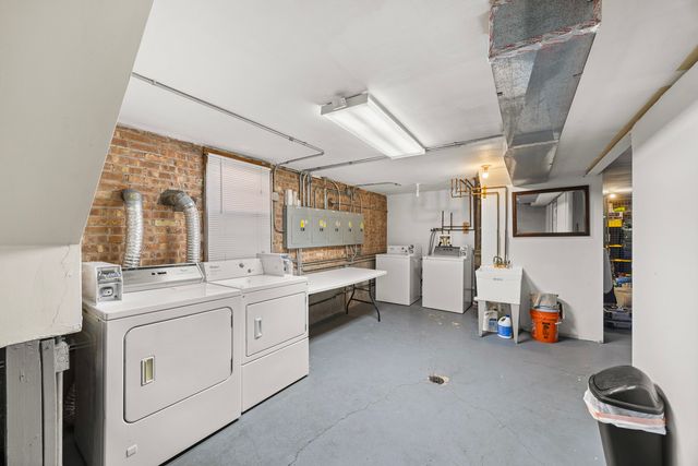 9030 Kenton Avenue, Skokie, IL 60076