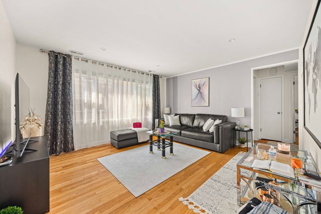 9030 Kenton Avenue, Skokie, IL 60076