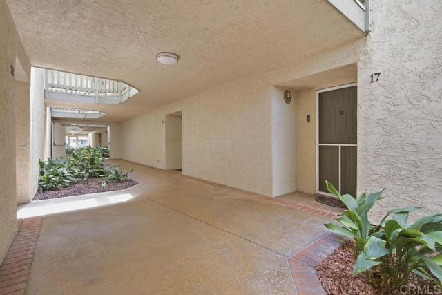 1040 E Washington Avenue 17, Escondido, CA 92025