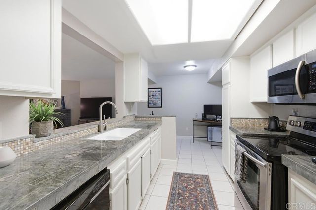 1040 E Washington Avenue 17, Escondido, CA 92025