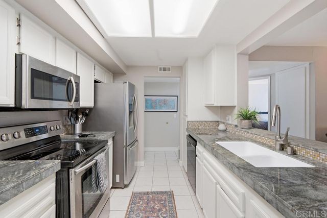 1040 E Washington Avenue 17, Escondido, CA 92025