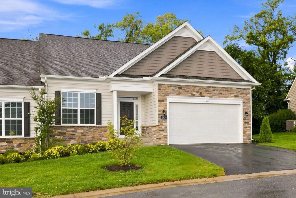 12928 HAWKINS CIR, Hagerstown, MD 21742