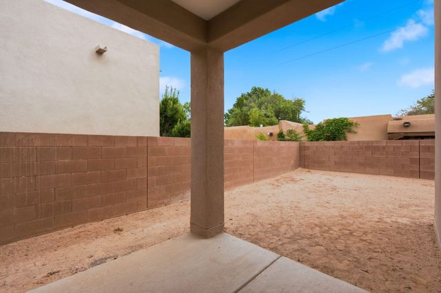 416 Spanish Walk Place NW, Albuquerque, NM 87107