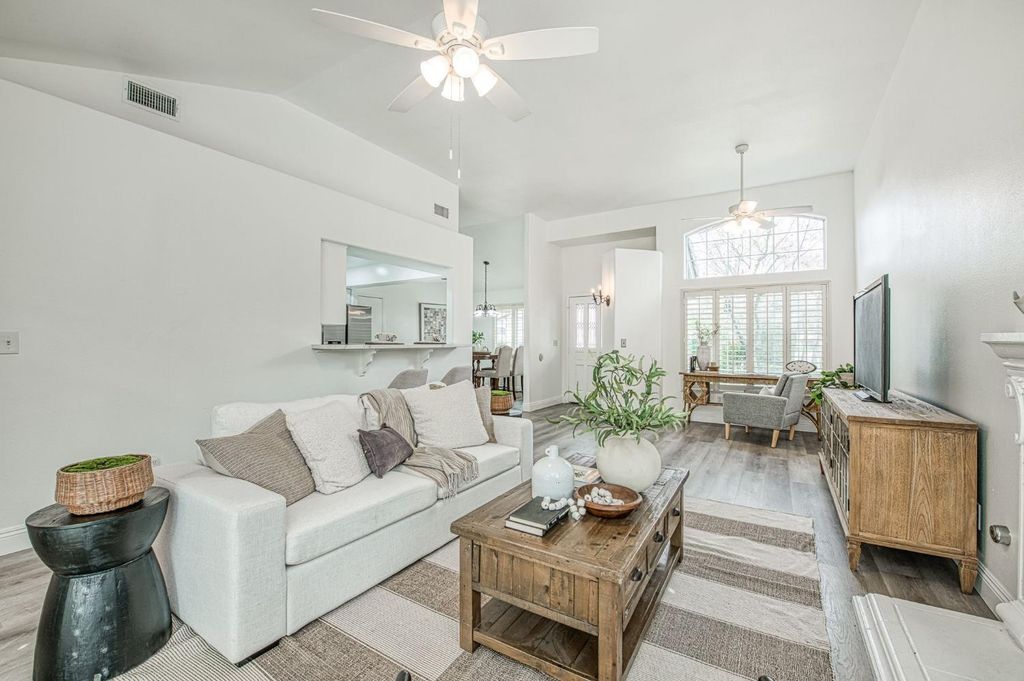 Image 19 of property listing at 9225 N Bramwell Street, Fresno, CA 93720