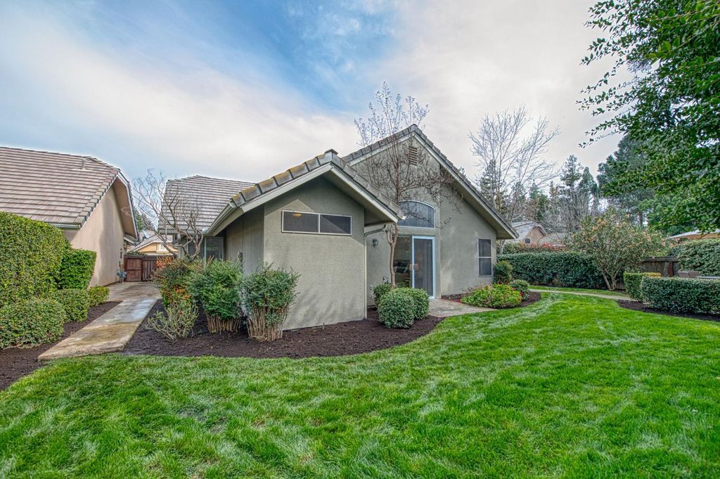 Image 36 of property listing at 9225 N Bramwell Street, Fresno, CA 93720