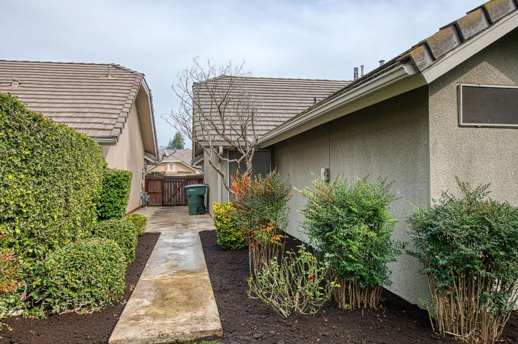 Image 37 of property listing at 9225 N Bramwell Street, Fresno, CA 93720