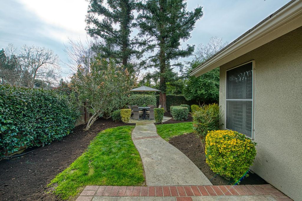 Image 40 of property listing at 9225 N Bramwell Street, Fresno, CA 93720