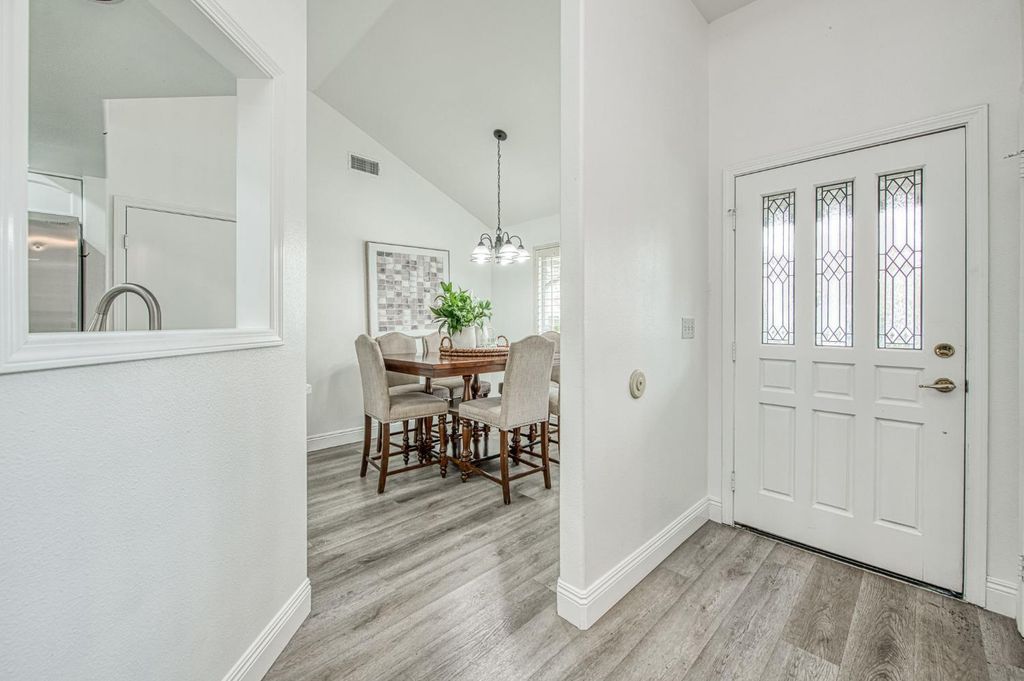 Image 6 of property listing at 9225 N Bramwell Street, Fresno, CA 93720