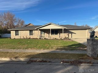 1141 Dickerson Drive, Troy, OH 45373