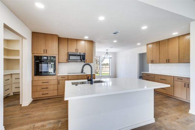 10422 Strittmatter Road, Pilot Point, TX 76258