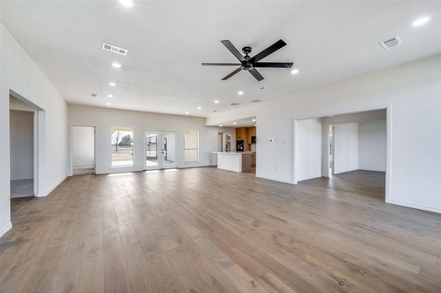 10422 Strittmatter Road, Pilot Point, TX 76258