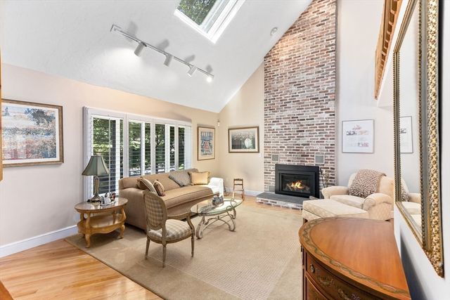 15 Pond View Cir, Sharon, MA 02067