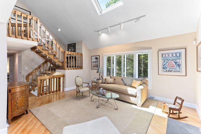 15 Pond View Cir, Sharon, MA 02067