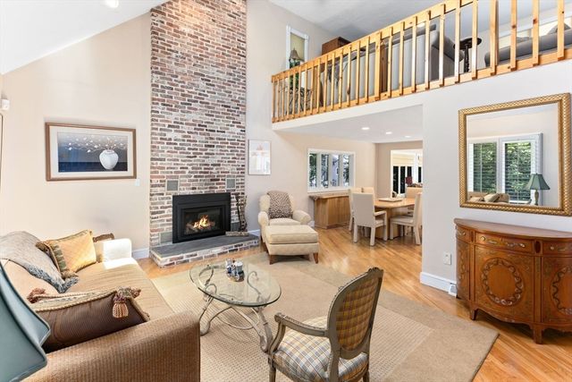 15 Pond View Cir, Sharon, MA 02067