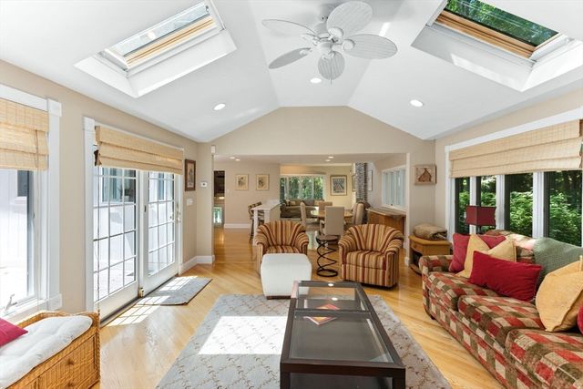 15 Pond View Cir, Sharon, MA 02067