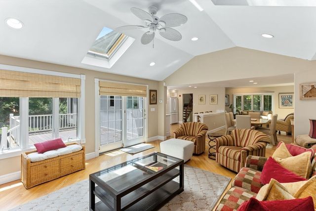 15 Pond View Cir, Sharon, MA 02067