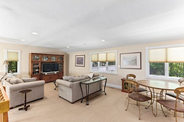 15 Pond View Cir, Sharon, MA 02067