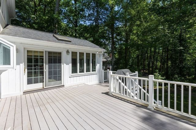 15 Pond View Cir, Sharon, MA 02067