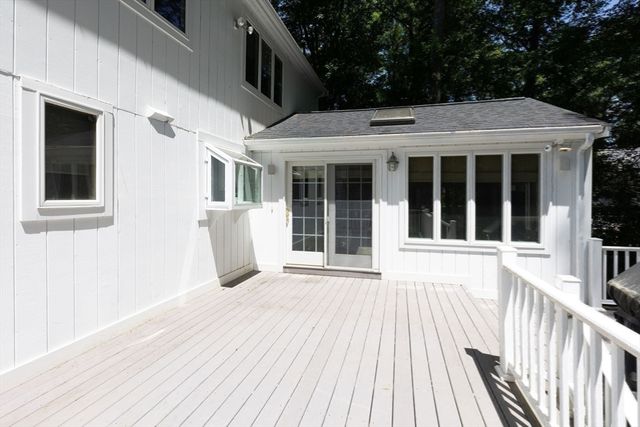 15 Pond View Cir, Sharon, MA 02067