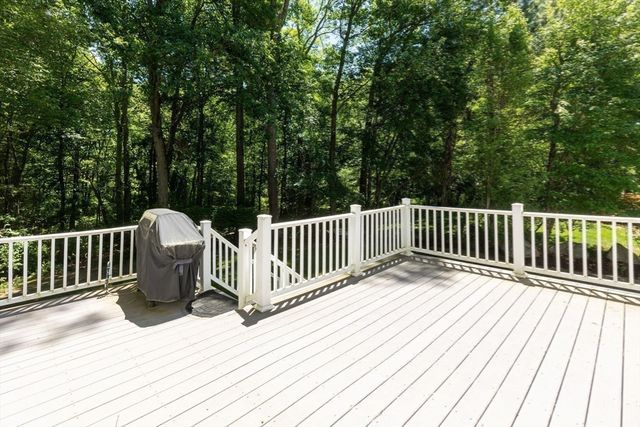 15 Pond View Cir, Sharon, MA 02067