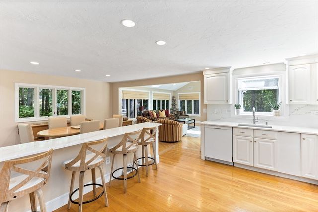 15 Pond View Cir, Sharon, MA 02067