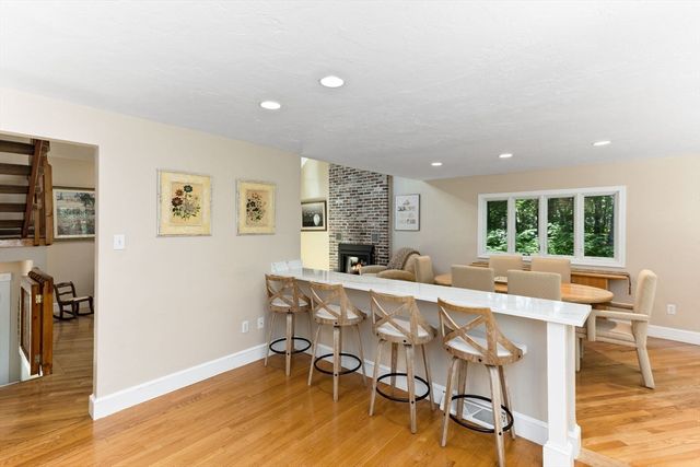 15 Pond View Cir, Sharon, MA 02067