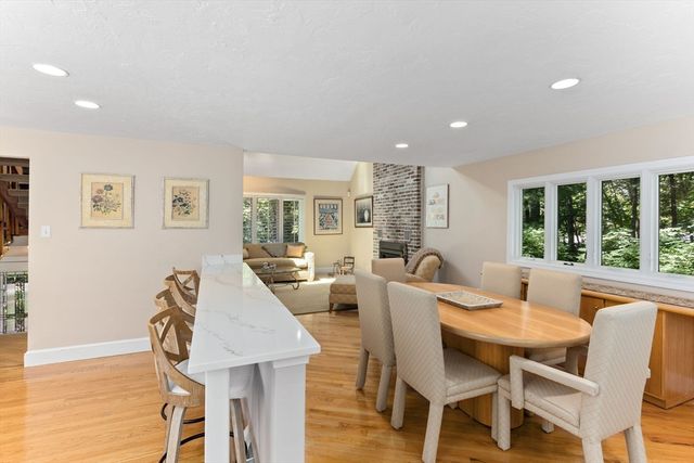 15 Pond View Cir, Sharon, MA 02067