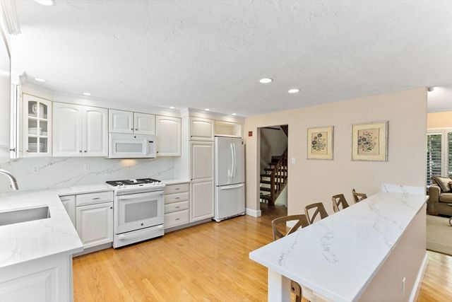 15 Pond View Cir, Sharon, MA 02067