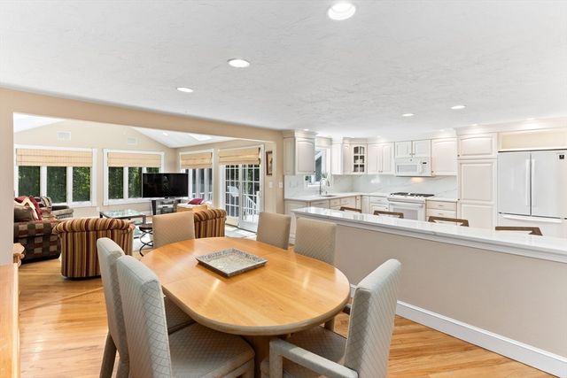 15 Pond View Cir, Sharon, MA 02067
