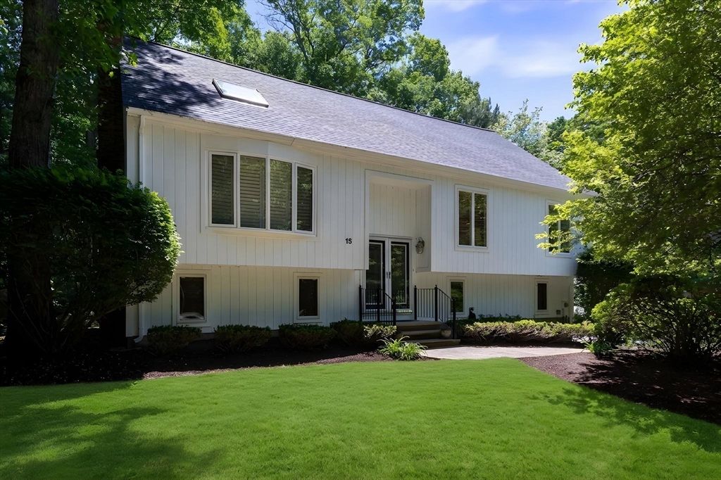 15 Pond View Cir, Sharon, MA 02067