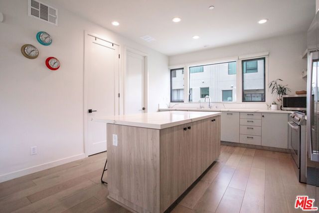 4515 N Ayla Lane, Los Angeles, CA 90041