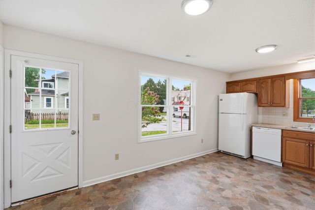 681 Maple Avenue, Newark, OH 43055