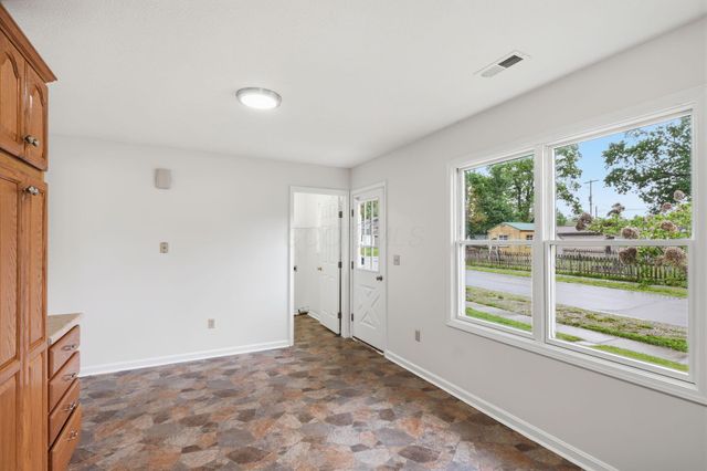 681 Maple Avenue, Newark, OH 43055