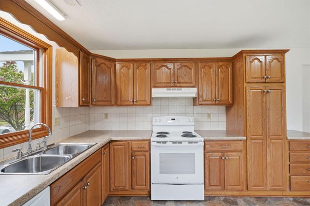 681 Maple Avenue, Newark, OH 43055