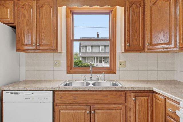 681 Maple Avenue, Newark, OH 43055