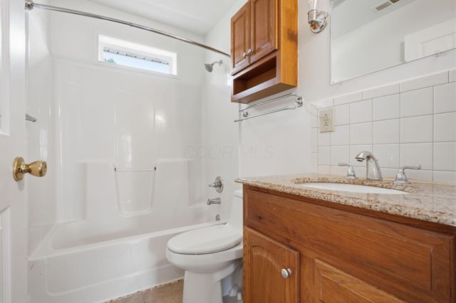 681 Maple Avenue, Newark, OH 43055