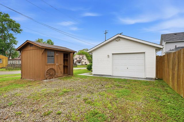 681 Maple Avenue, Newark, OH 43055