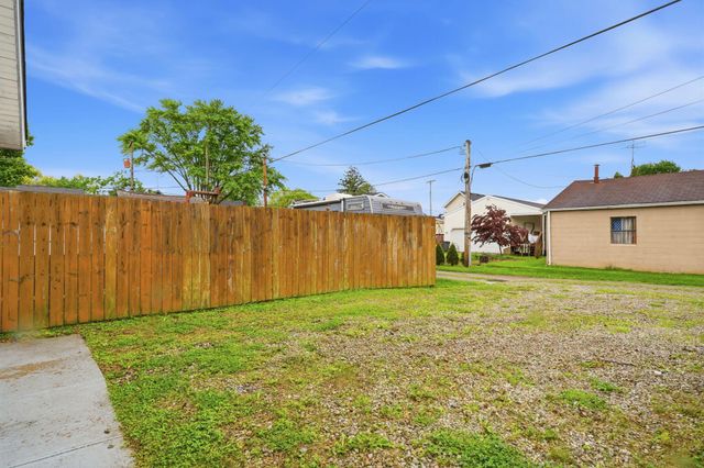 681 Maple Avenue, Newark, OH 43055