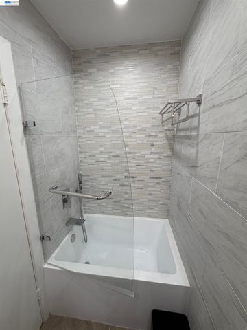 1015 N Kings Rd 309, West Hollywood, CA 90069
