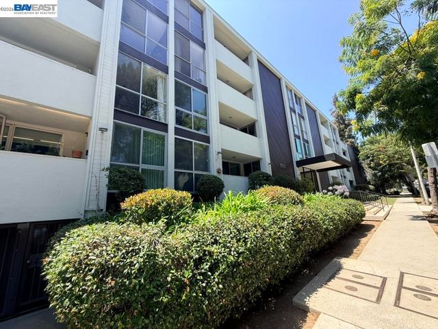 1015 N Kings Rd 309, West Hollywood, CA 90069