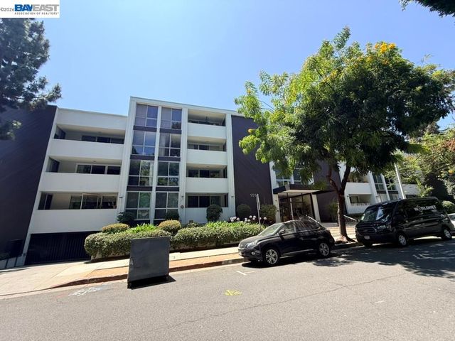 1015 N Kings Rd 309, West Hollywood, CA 90069