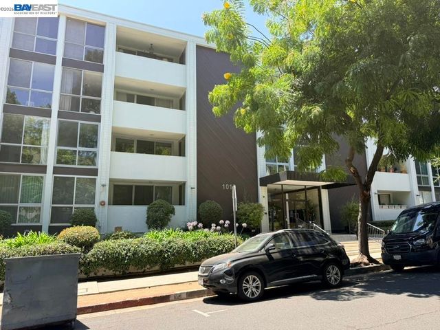 1015 N Kings Rd 309, West Hollywood, CA 90069