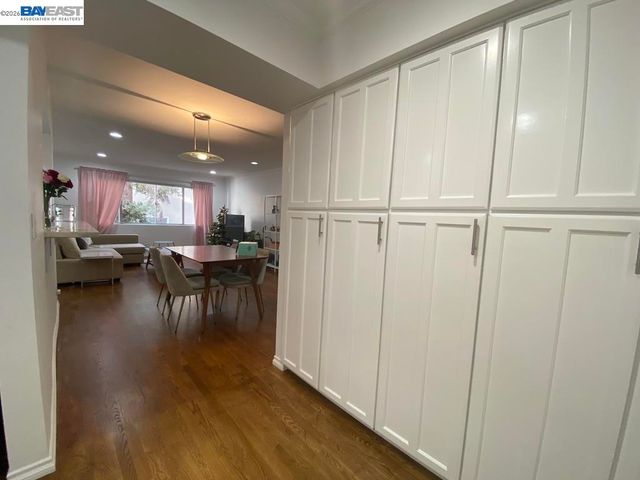 1015 N Kings Rd 309, West Hollywood, CA 90069