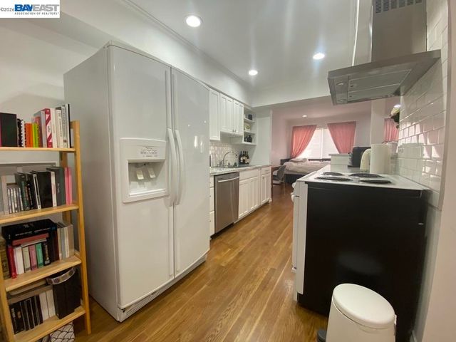 1015 N Kings Rd 309, West Hollywood, CA 90069