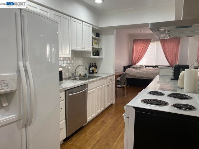 1015 N Kings Rd 309, West Hollywood, CA 90069