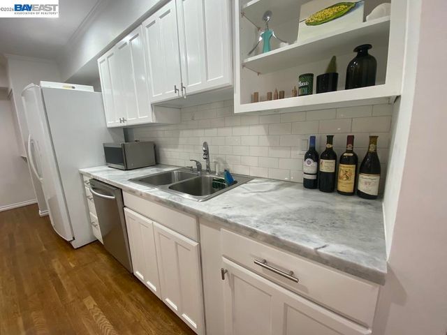 1015 N Kings Rd 309, West Hollywood, CA 90069
