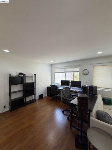 1015 N Kings Rd 309, West Hollywood, CA 90069