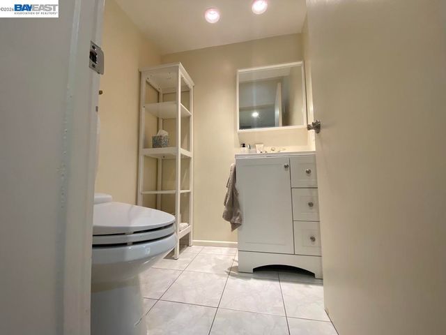 1015 N Kings Rd 309, West Hollywood, CA 90069